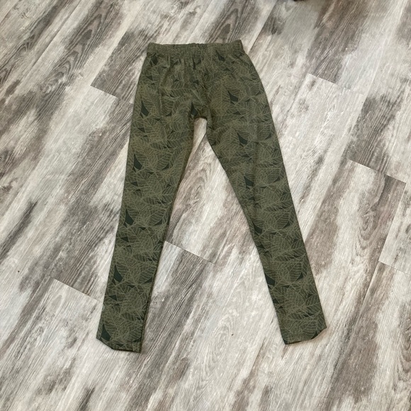 SWEETLEGS leggings. Leaf print petite. (Size 00-6) - Picture 3 of 6